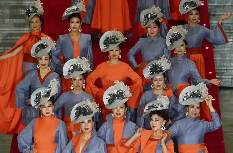 12支晋级队伍同场竞技,北京中老年模特大赛决赛举办_北京日报rss订阅