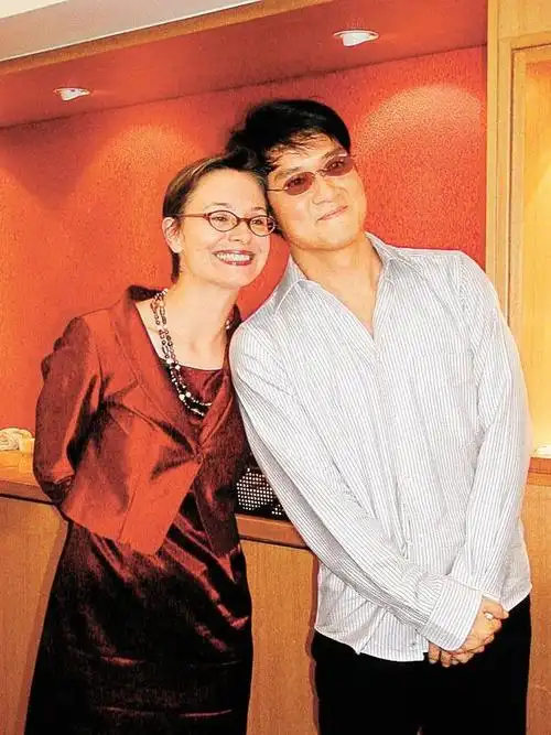 周华健与美国妻子被嘲像母子:结婚38年,一直被劝离|康粹兰|周华健