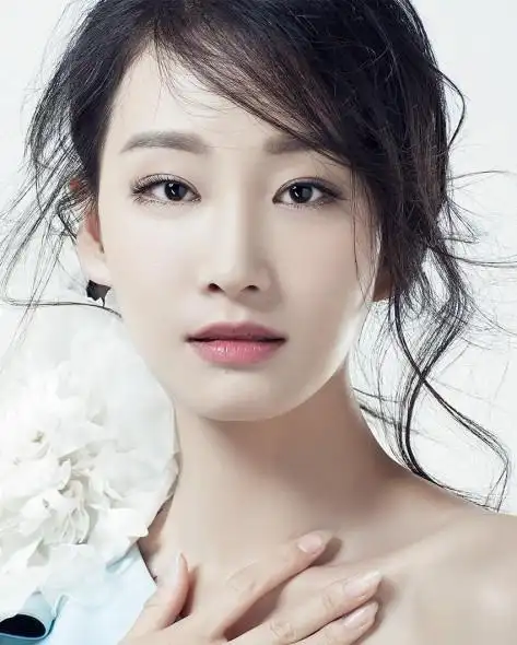 521 美女演员一一于潼