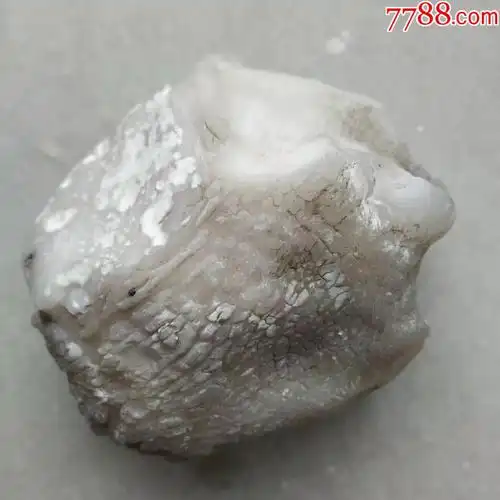 新疆蛋白石一块