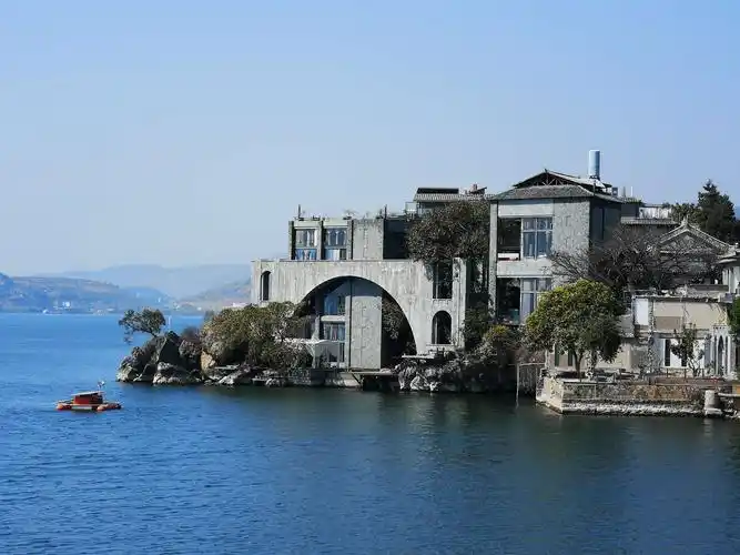 杨丽萍的太阳宫和月亮宫.