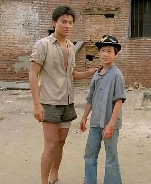 华仔年轻时的一张照片.