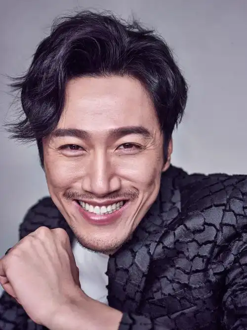 朱刚日尧曝时尚写真 尽显有温度的男人魅力