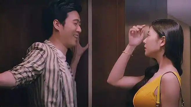 情圣:肖央被迫和霸道领导约会,兄弟迅速展开营救,不愧是好兄弟-影视综