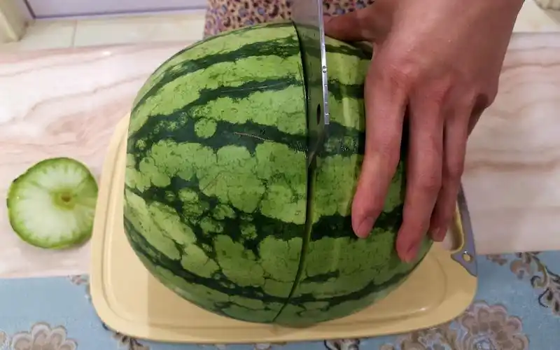 切西瓜别用老一套了教你最新切法简单一切招待朋友倍有面子