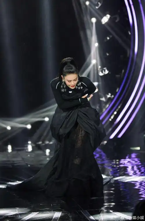 袁娅维憋不住了