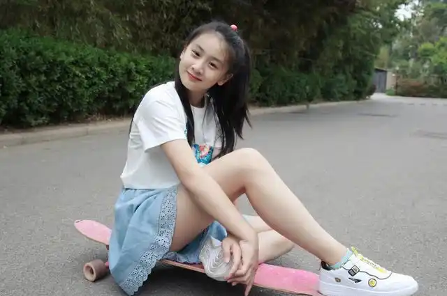 田亮晒森碟运动视频当她起跳那瞬间腿部肌肉线条让人怀疑双眼