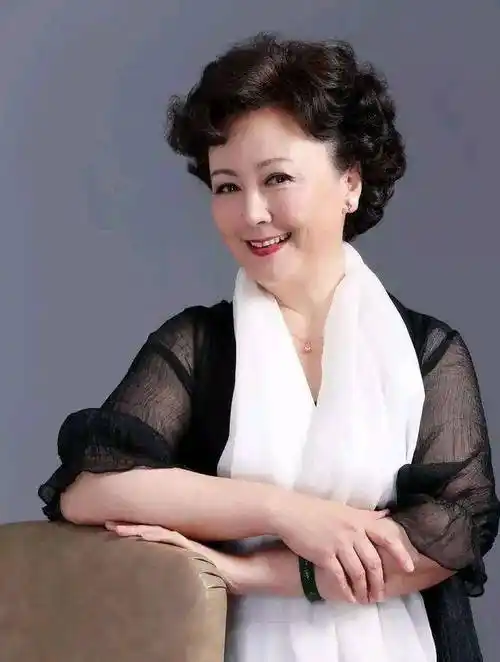 原创著名演员赵静22岁嫁平凡丈夫结婚43年恩爱如初