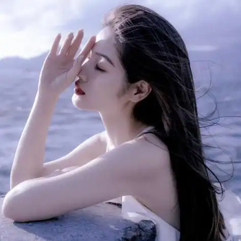 小清新女生头像侧脸大海边面朝背对大海乐观未来