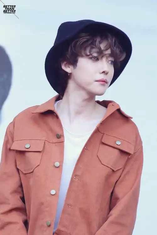 金秦禹(kim jin woo),1991年9月26日出生于韩国荏子岛,韩国男歌手