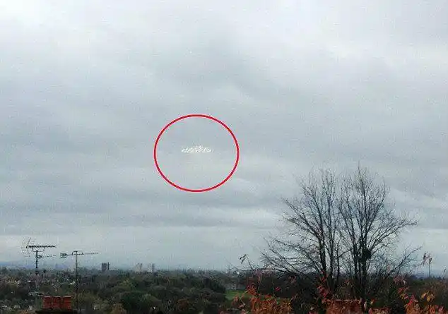 英国曼切斯特上空惊现ufo 目击者抢拍