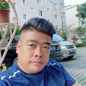 搜索 抖音号:  695341640 喜欢运动,踢球看球的中年大叔!