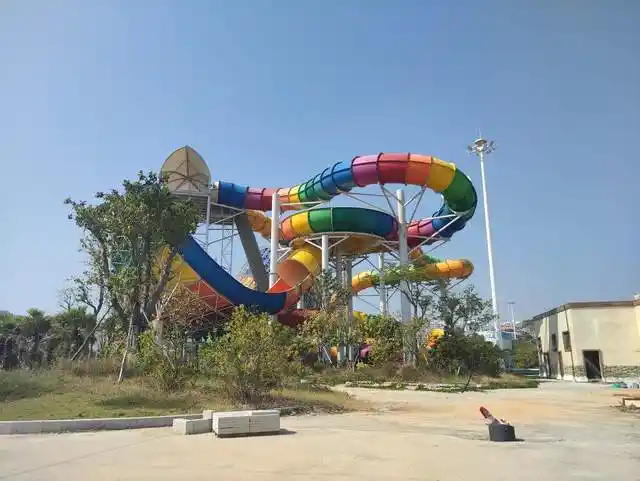 原创探访北海市最大的水上乐园1万平方米的冲浪池超震撼