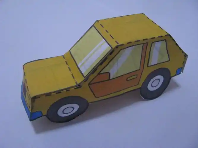 2,纸板小汽车制作过程简单如下硬纸板废物利用,手工制作玩具车的方法