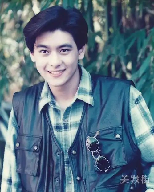 展开全部 鹅蛋脸适合留林志颖的那种三七分发型!