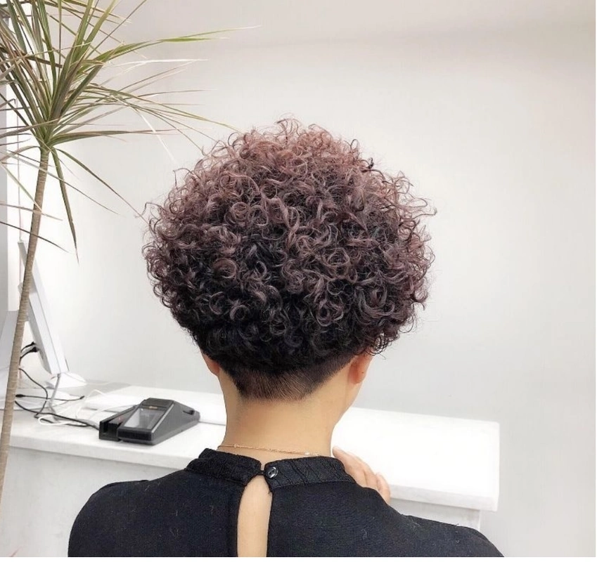 满头烫小卷,真洋气,适合各个年龄段