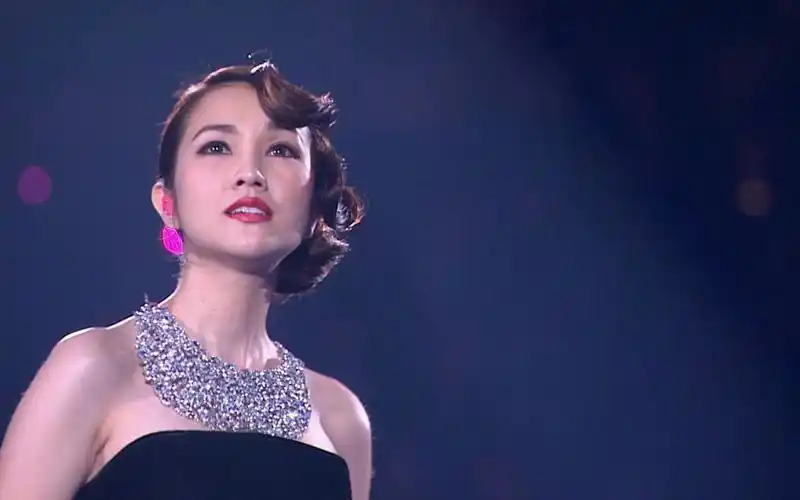 谢安琪《喜帖街》最美现场!这也太美了吧!