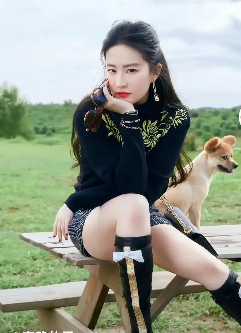 刘亦菲 #穿搭 #高级感 #又美又飒 #优雅知性  独一无 - 抖音