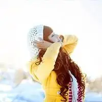 雪景女孩唯美背影头像_微信头像图片大全