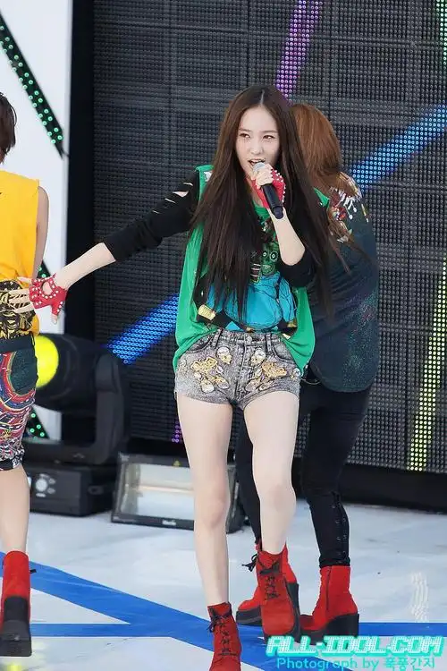 晶晶回归舞台倒数第三天!回顾120728这天的郑秀晶.