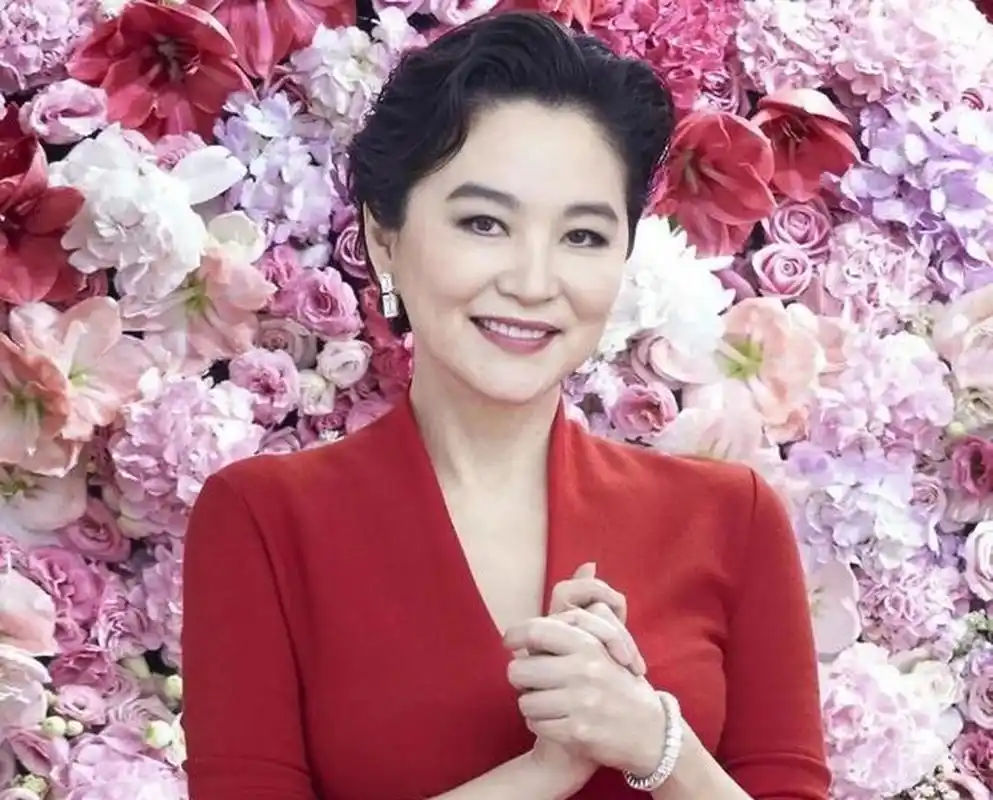 说实话,林青霞大家都说她很漂亮,从年轻时候到老年,橘子一直欣赏不