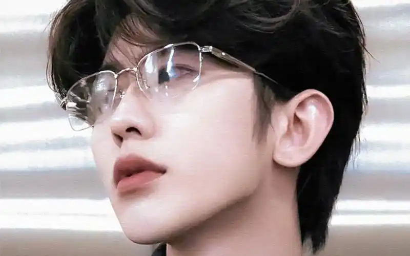 活动作品蔡徐坤戴眼镜渣苏感不就来了