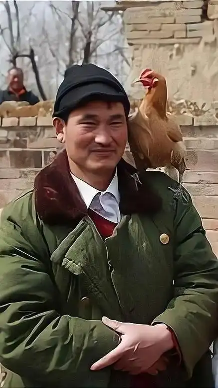 大衣哥朱之文唱一首歌的出场费竟然这么多钱,难怪村里老百姓借他 - 抖