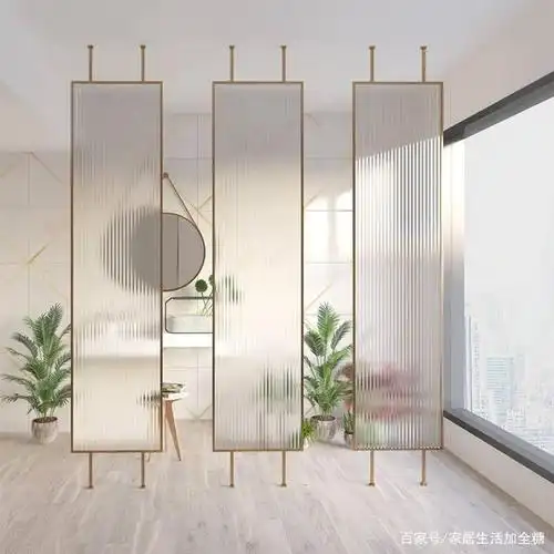 长虹玻璃做隔断,透光不透视,还能营造线条高级感