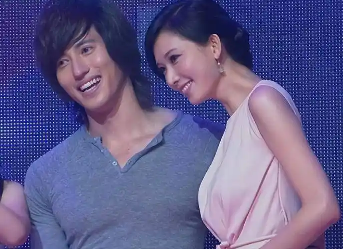 林志玲日本被偶遇,身材发福,一身行头超4万,对老公太卑躬屈膝_言承旭