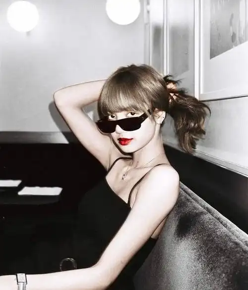 lisa绝美图片真人间芭比