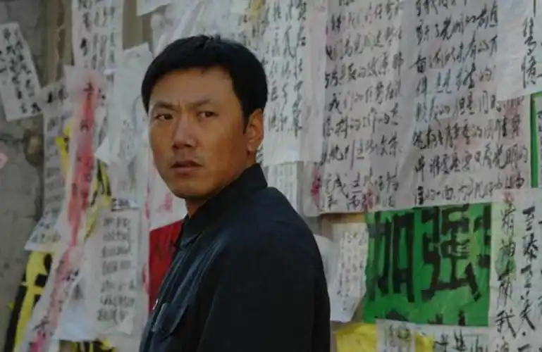 靠便衣警察一夜成名海岩剧能捧人主演爆红全国