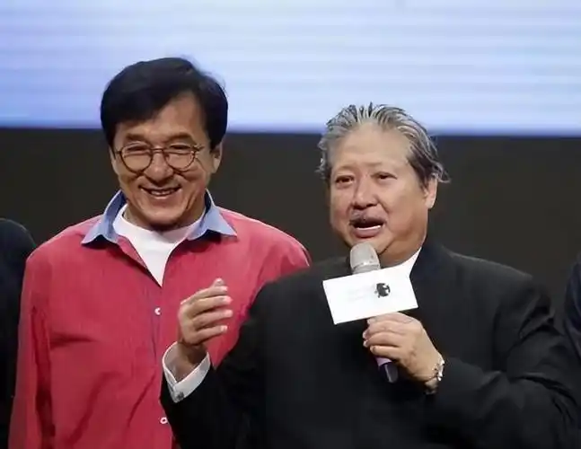 成龙到底有多牛迪拜王子借他4亿豪车惊天一跳破吉尼斯纪录