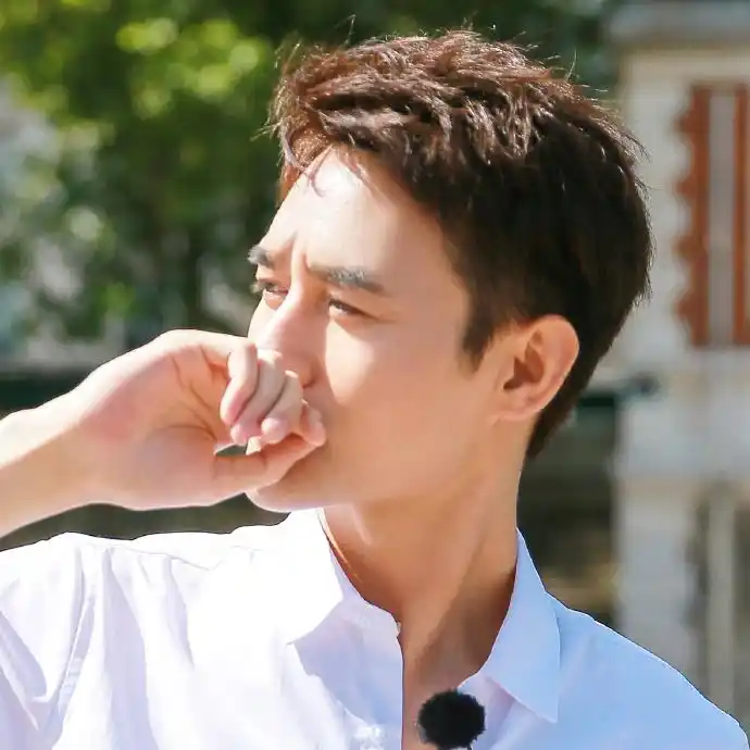 记录王凯超话#王凯青春环游记#几张白衬衫的微博头像尺寸还有漏发的几