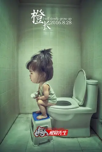 父爱如山女儿第一次试着自己拉臭臭
