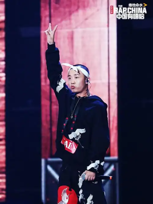 中国有嘻哈总决赛彩排时我们到后台和rapper们聊了聊音乐与梦想