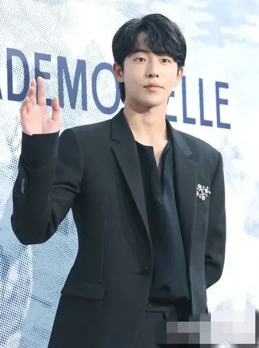 bigbang权志龙背女包亮相活动 池昌旭南柱赫黑西装显绅士【组图】