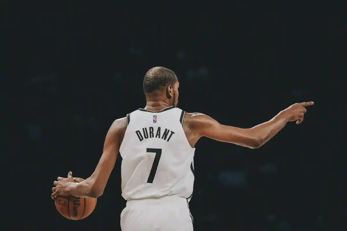 [cp]稳得一批,今天的杜兰特: 投篮16投8中,三分6投 - 抖音