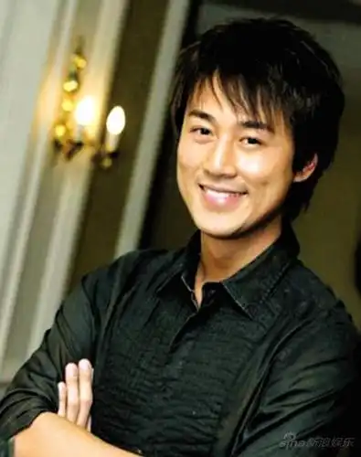 林峰有个富爸爸家世显赫