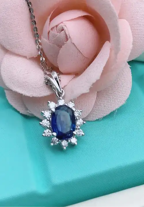 千百百代18k黄金蓝宝石镶嵌吊坠锁骨经典大气颈饰