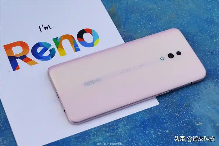 oppo通过手机背面玻璃镀膜厚度的细微变化,最终实现光线折射的三维