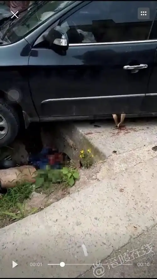 马鞍发生车祸,三人被撞成这般模样,现场太.(多图慎点)