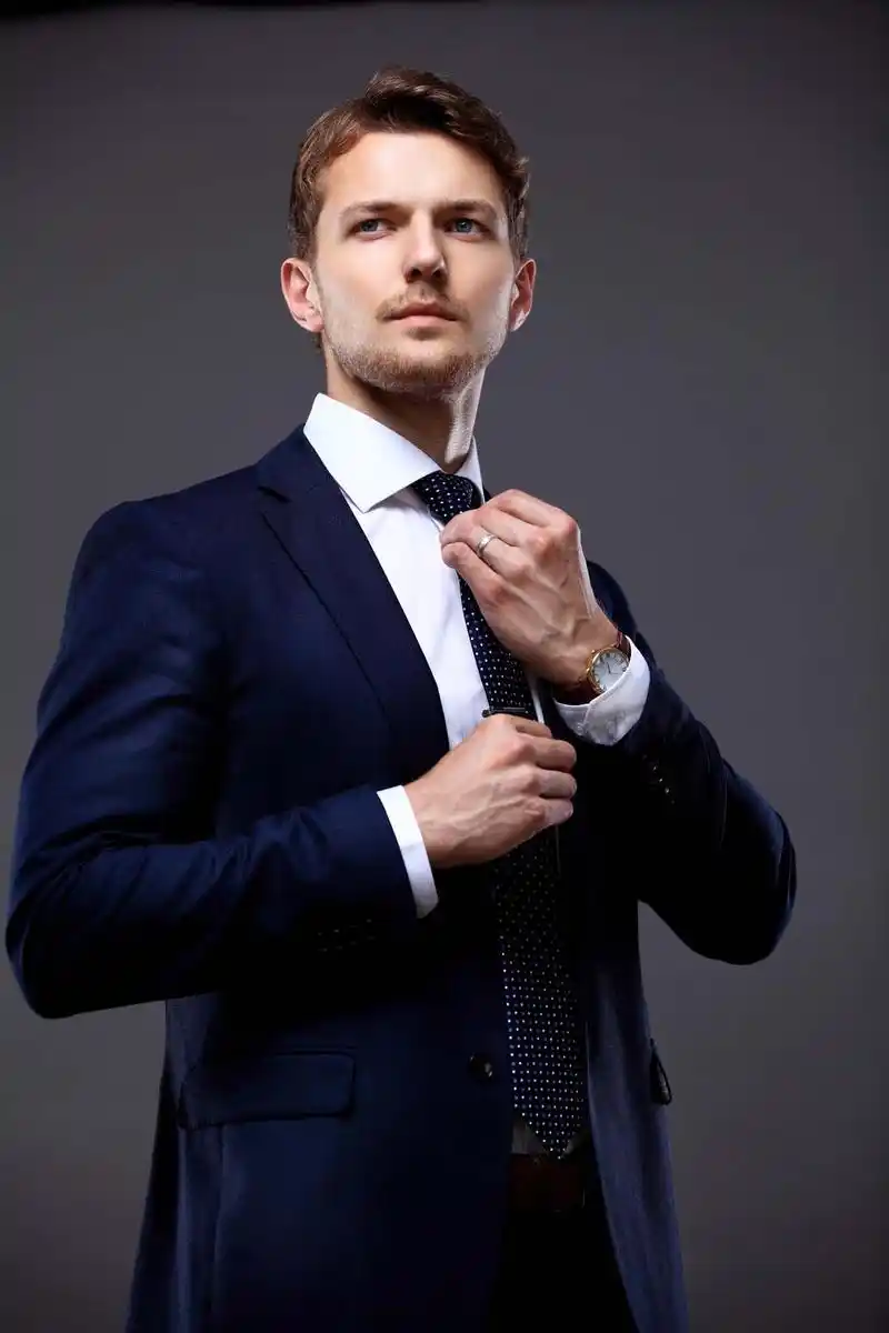 帅气的西装男士高清图片