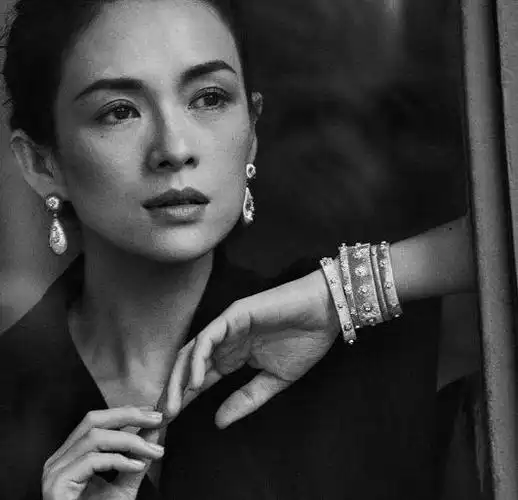 章子怡黑白大片曝光,坚决不磨皮,网友:这才是东方美!