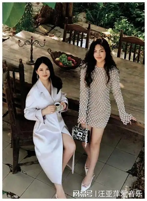 天天的近照和张亮不能说毫无差别,只能说一模一样!基因不骗人!