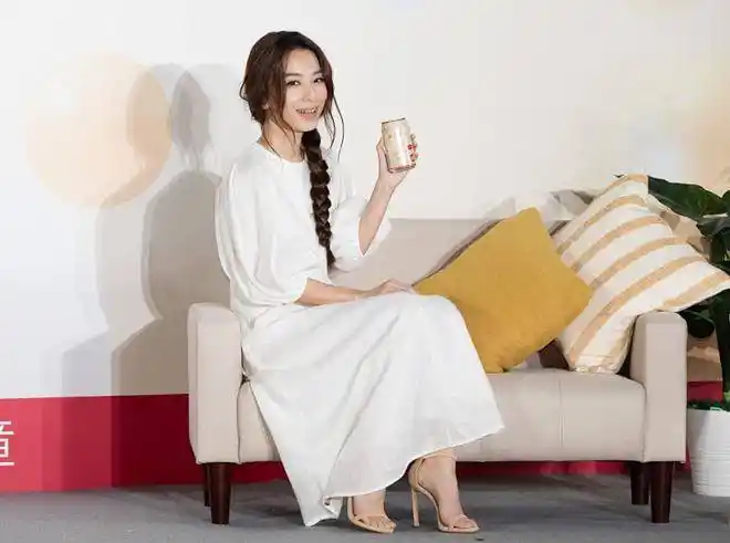 针织衫 牛仔裤_田馥甄_服装_气质