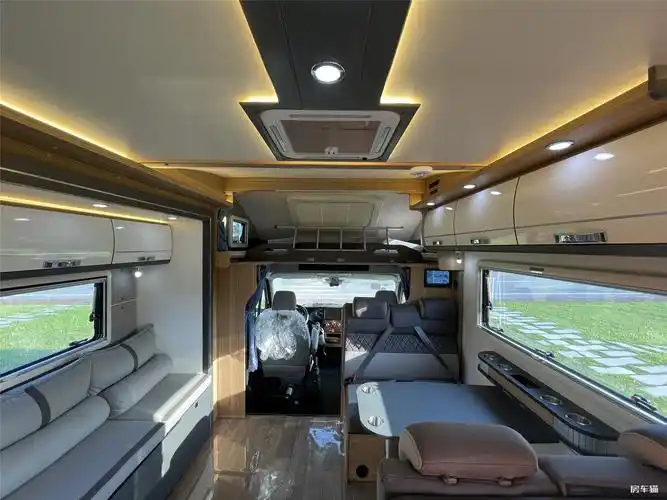 戴德云游单拓展房车内部图片
