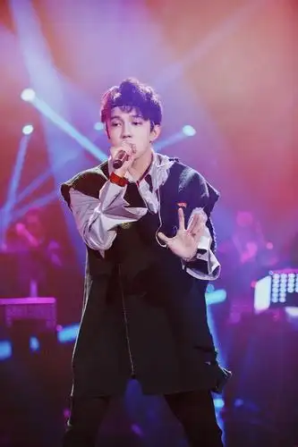 迪玛希《歌手》挑战火星哥神曲,活力四射开撩