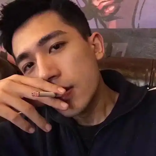 抽烟成熟男人_男生霸气头像图片_扣扣居