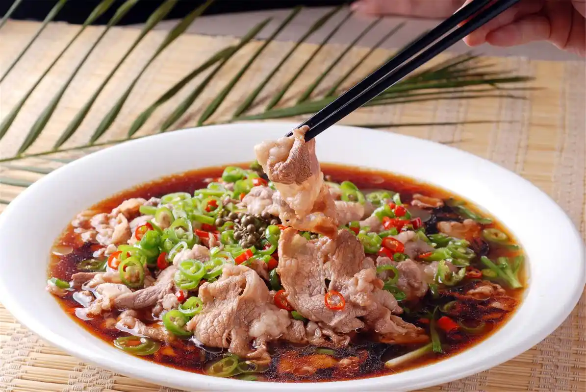 鲜椒肥牛:肥牛本身存在的一点点异味,在鲜椒的掩盖下,就变得十分的