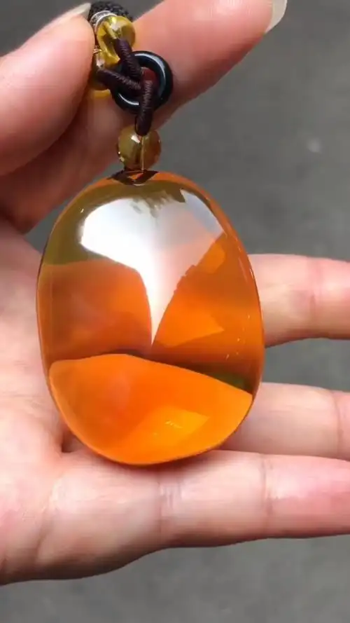 天然琥珀 净水血茶珀 珀体靓丽 型好饱满 大气 规格:46.9-35.1-12.5